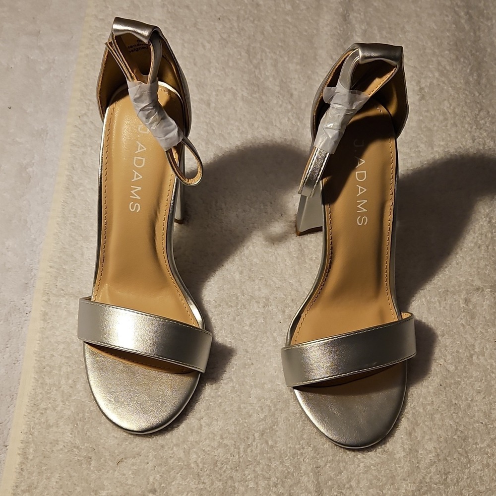 J. Adams Silver Block Heel Ankle Strap Open Toe Buckle Size 5.5‎